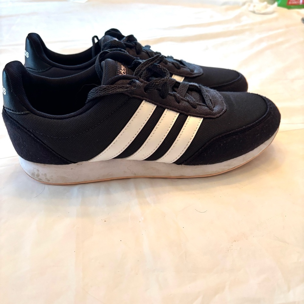 Adidas V Racer Sneakers Black White SZ 7.5 Worn 1X - Picture 2 of 15